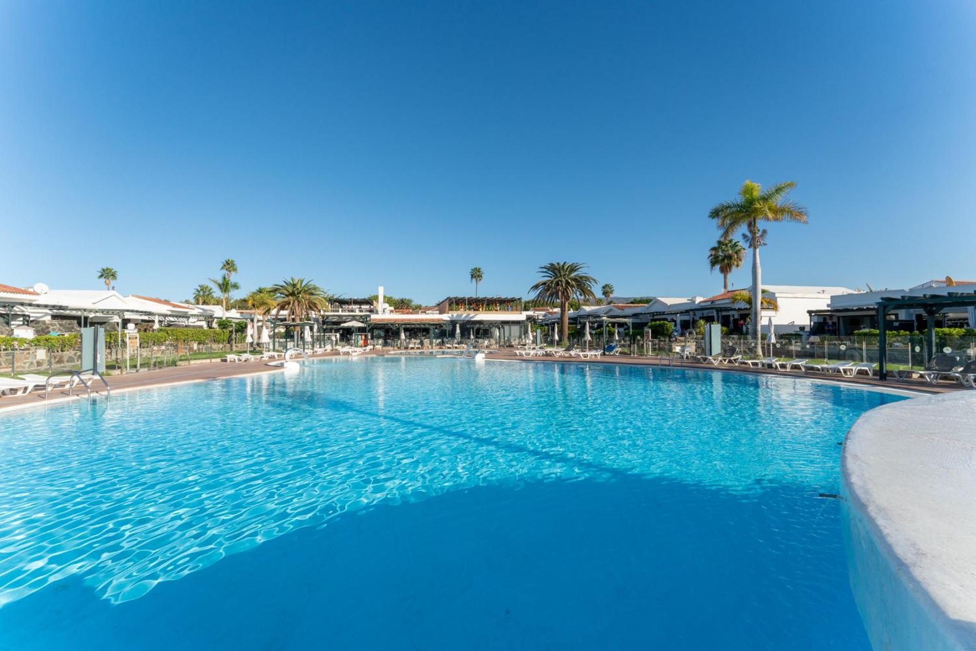 Luxury Poolside Holiday Home 마스팔로마스 외부 사진