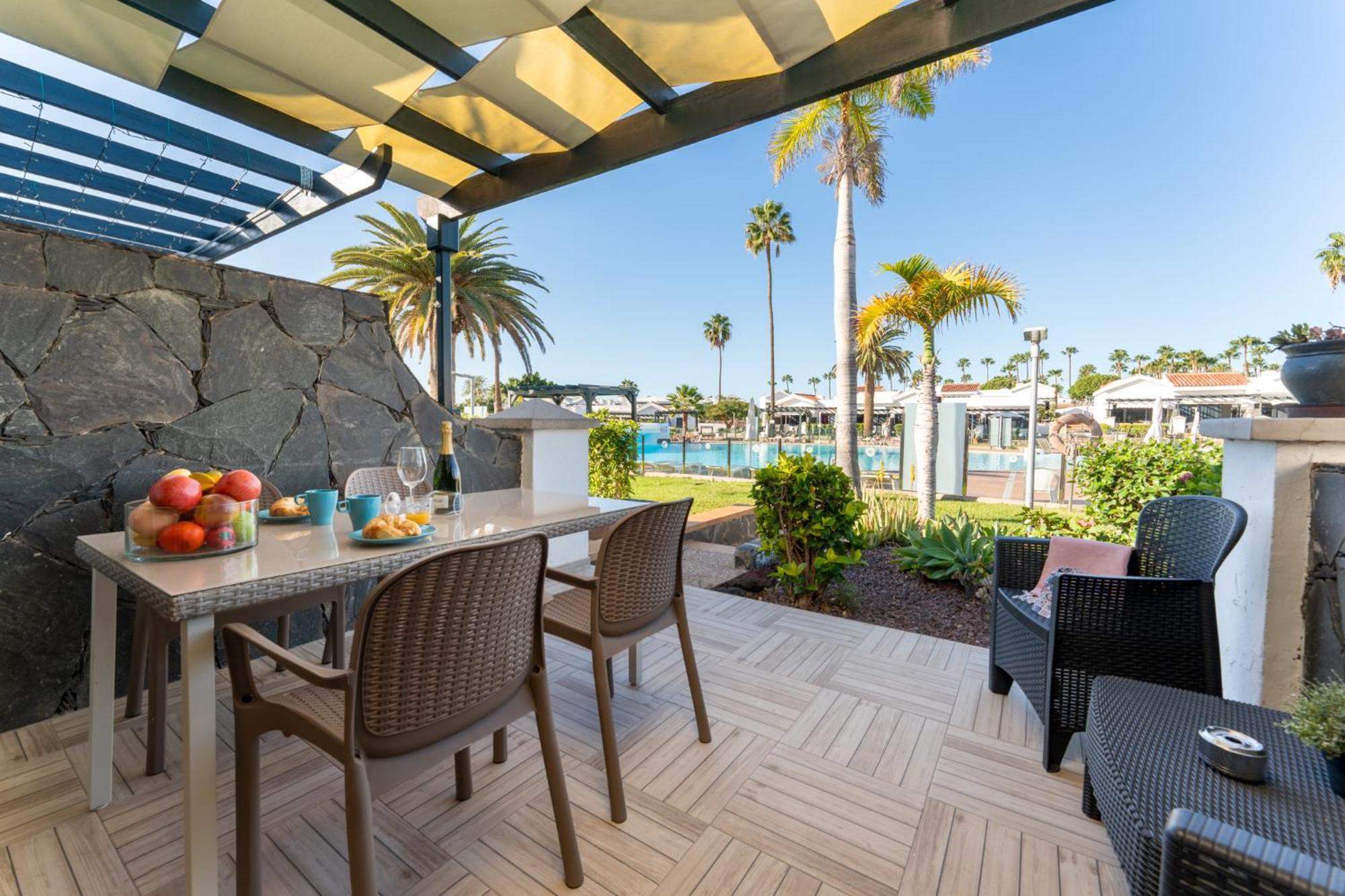 Luxury Poolside Holiday Home 마스팔로마스 외부 사진