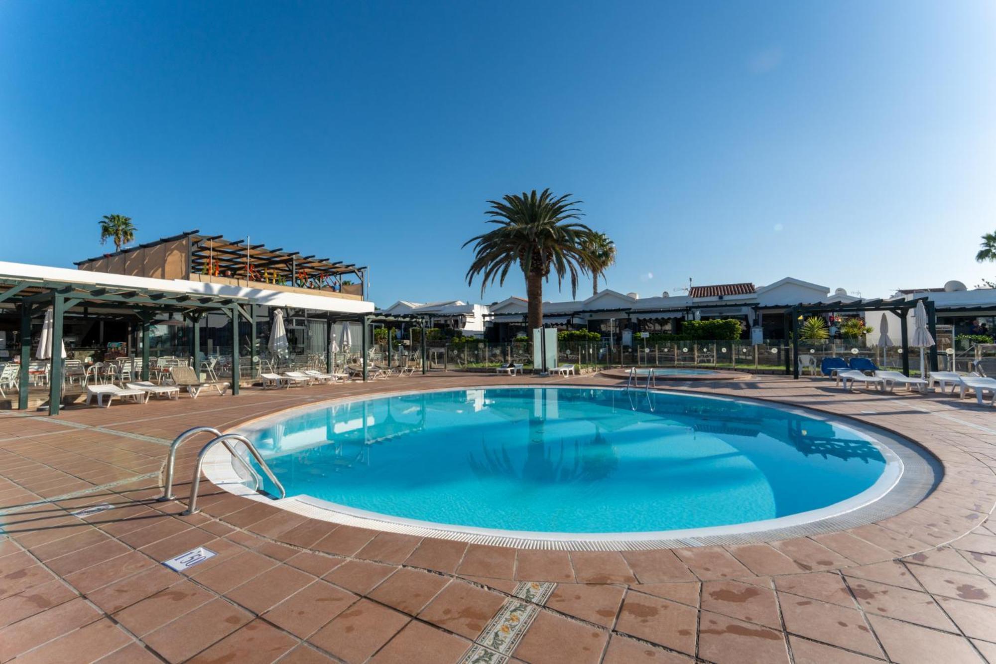 Luxury Poolside Holiday Home 마스팔로마스 외부 사진