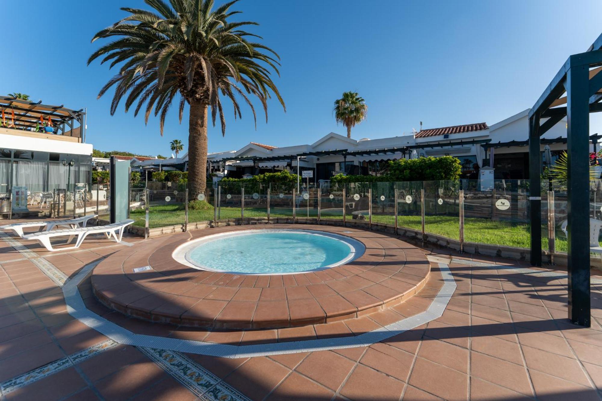 Luxury Poolside Holiday Home 마스팔로마스 외부 사진